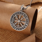 Naszyjnik Kompas Vegvisir Wisiorek Wiking czarno-srebrny