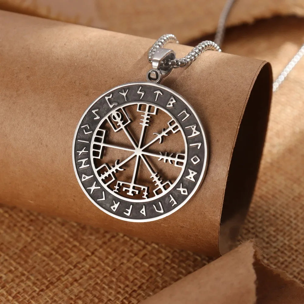 Naszyjnik Kompas Vegvisir Wisiorek Wiking czarno-srebrny