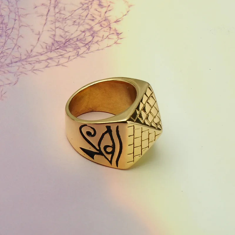 Pierścionek z egipską piramidą złoty