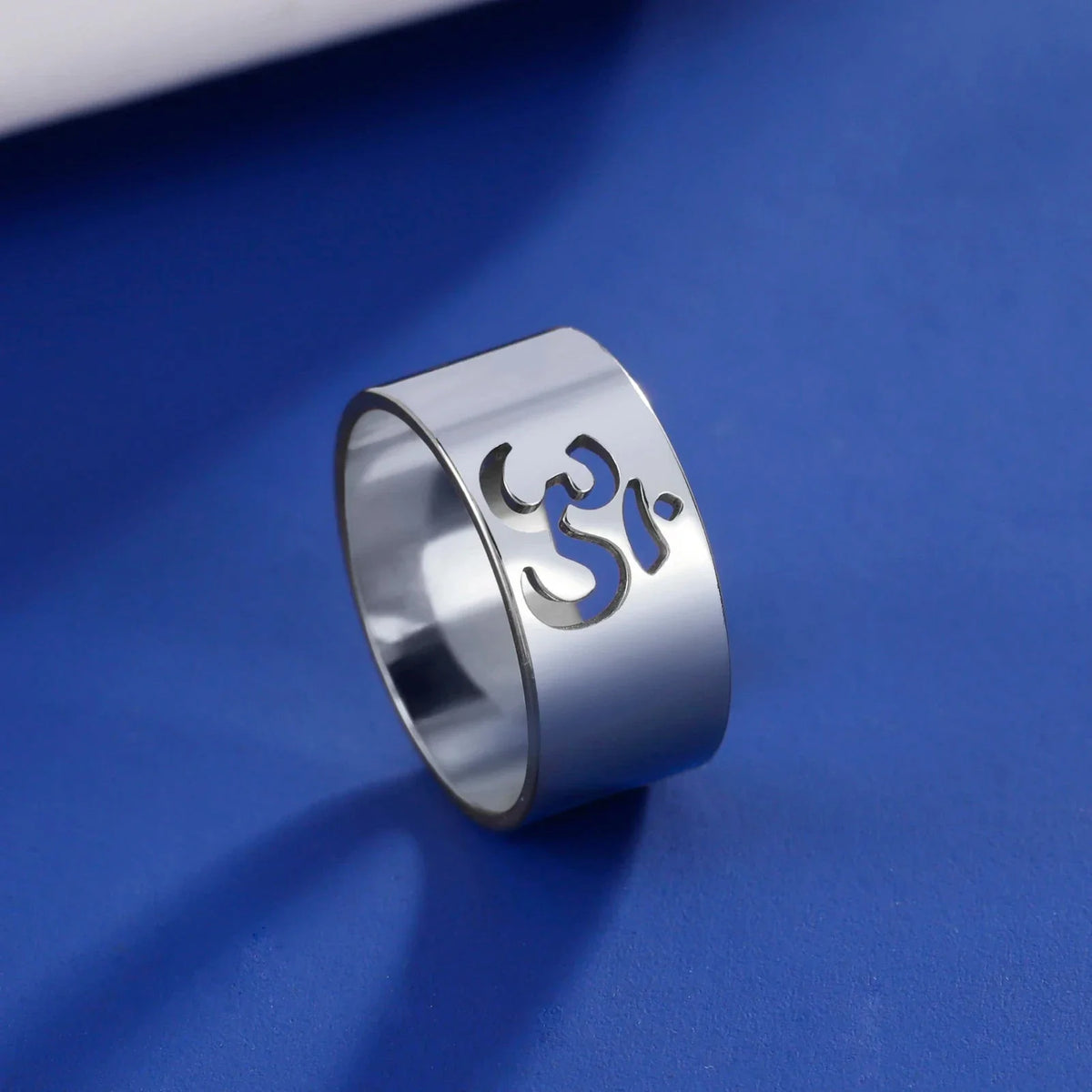 Pierścionek buddyjski Om tybetański srebrny