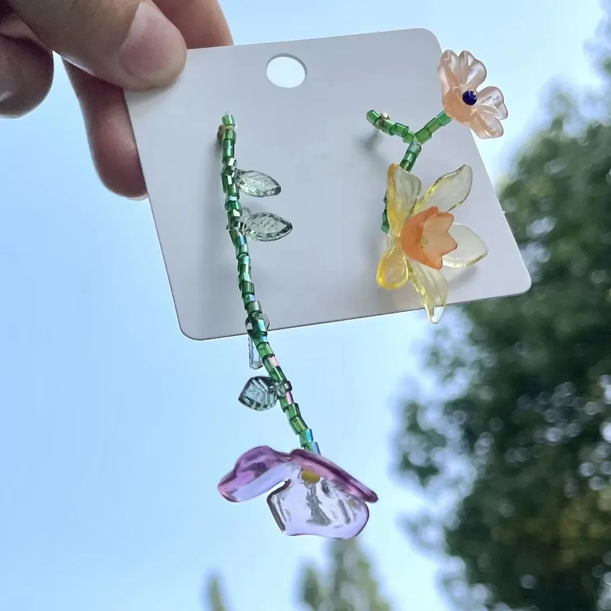 Kolczyki wiszące w stylu boho z motywem kwiatu