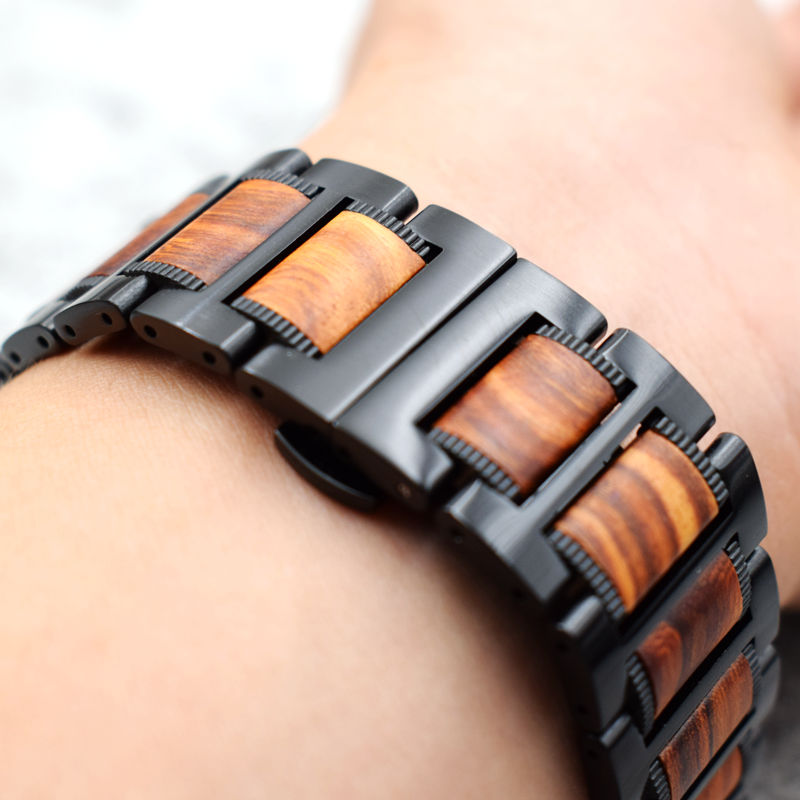 Bransoletka Apple Watch z drewna w kolorze brązowym i czarnym