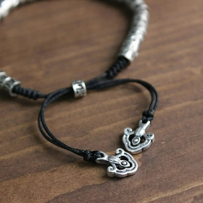 Bransoletka z grawerowaną amuletem buddyjskim