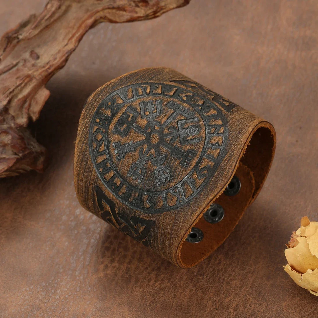 Bransoletka Wikingów Vegvisir z ciemnobrązowej skóry
