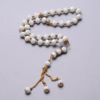Elegancki muzułmański różaniec - islamski tasbih 33 białe i złote koraliki