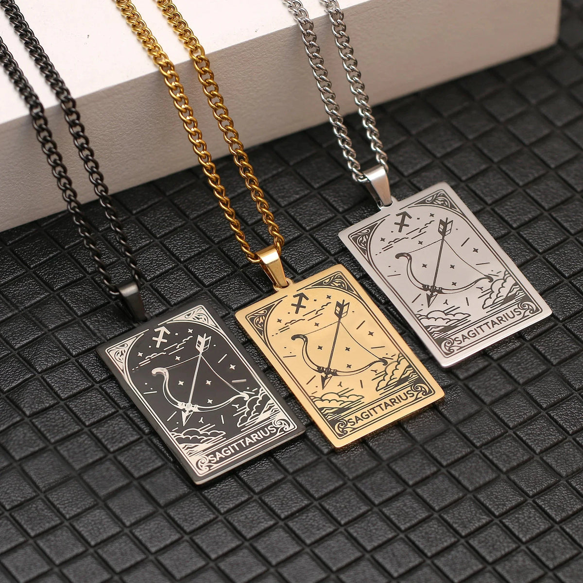 Naszyjnik z ładnym wisiorkiem znaku zodiaku astrologicznego