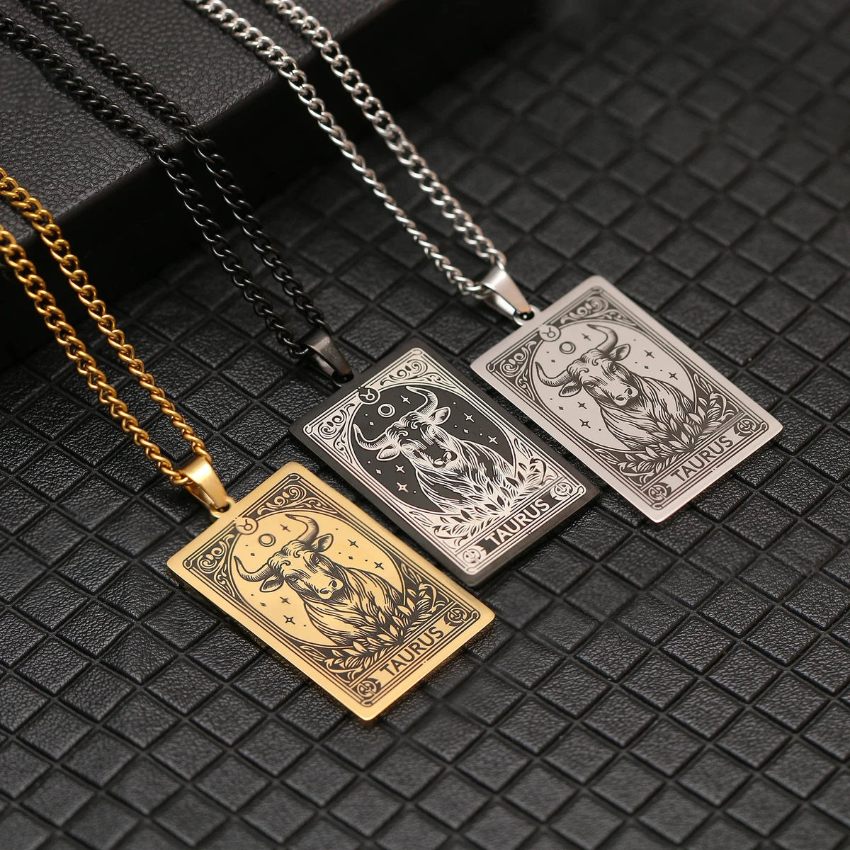 Naszyjnik z ładnym wisiorkiem znaku zodiaku astrologicznego