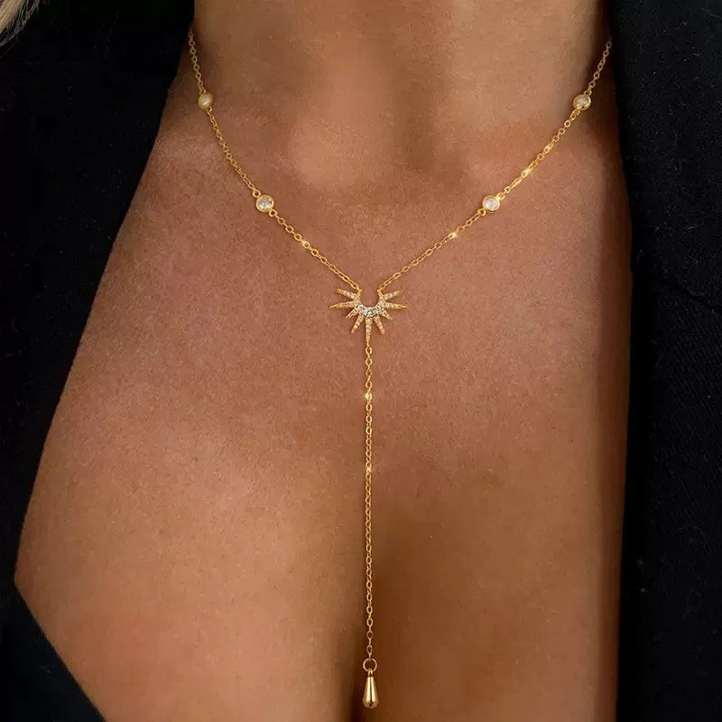 Naszyjnik z długim wisiorkiem słońca złoty