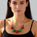 Naszyjnik z zawieszką w kształcie bombek świątecznych