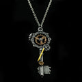 Naszyjnik z wisiorkiem w kształcie klucza z motywem koła zębatego