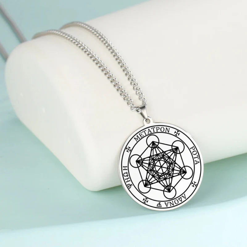 Naszyjnik z zawieszką w kształcie sześcianu Metatron srebrny