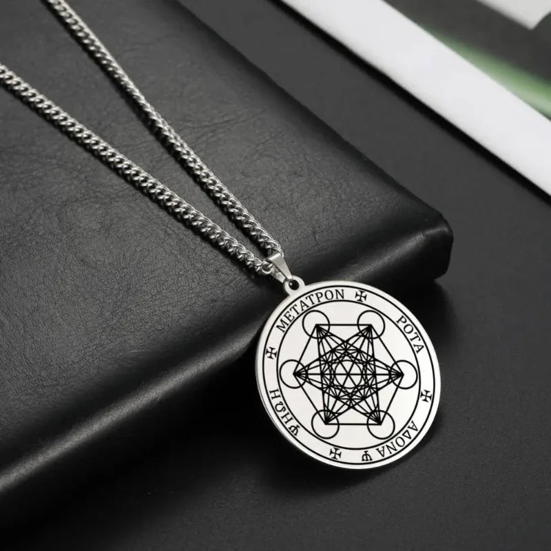 Naszyjnik z zawieszką w kształcie sześcianu Metatron srebrny