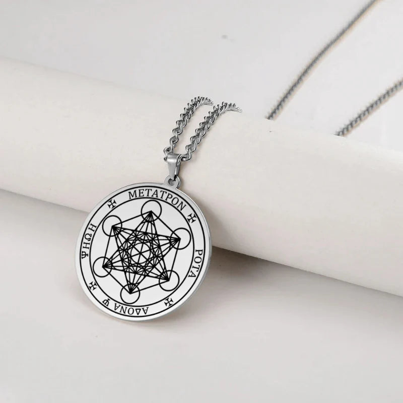 Naszyjnik z zawieszką w kształcie sześcianu Metatron srebrny