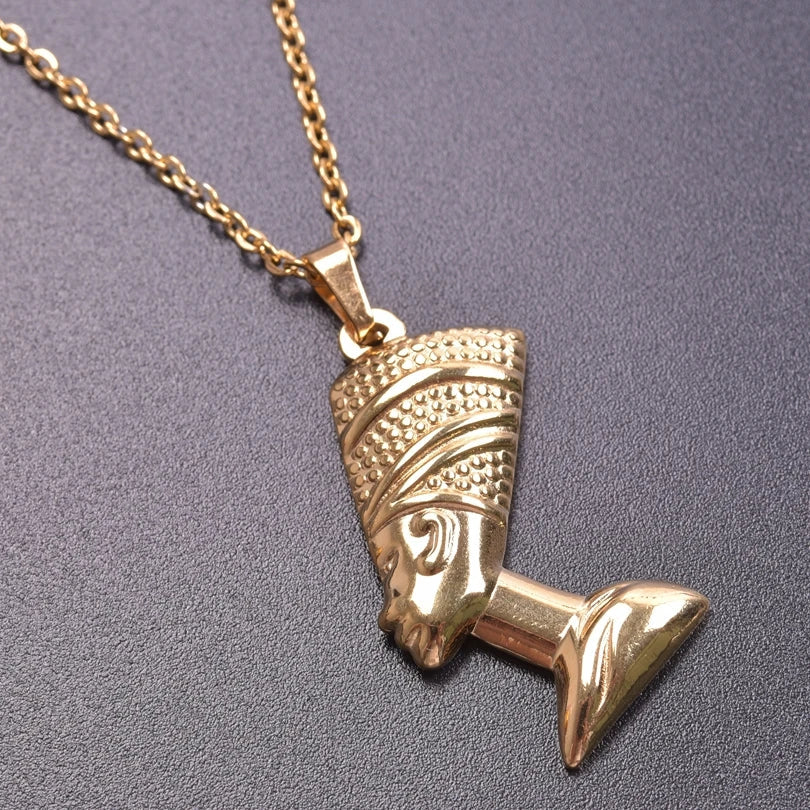 Naszyjnik z zawieszką Nefertiti w kolorze złota