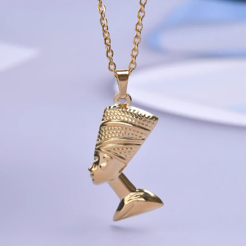 Naszyjnik z zawieszką Nefertiti w kolorze złota