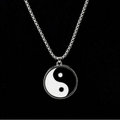 Naszyjnik z zawieszką Yin Yang czarno-białą