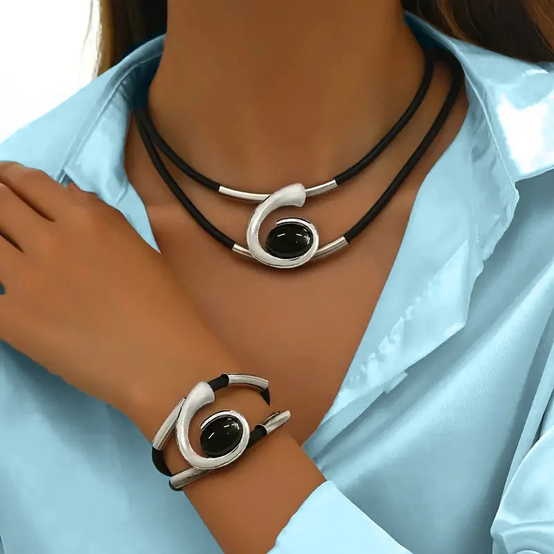 Naszyjnik z zawieszką i geometryczna bransoletka srebrna