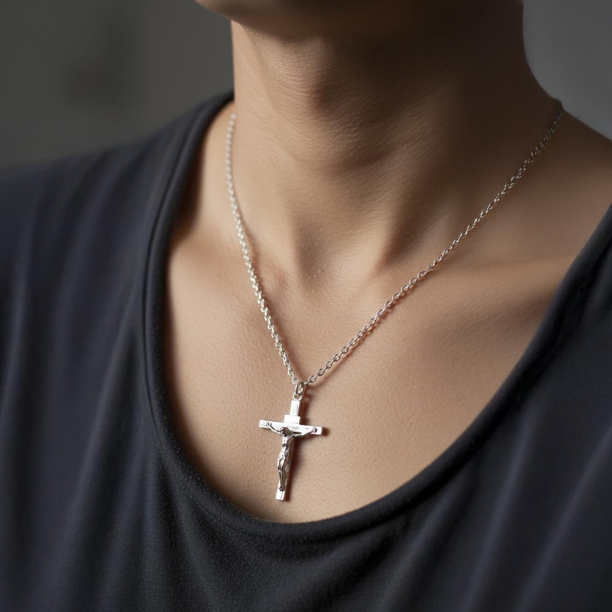 Naszyjnik i zawieszka Jezus Chrystus Krzyż męski 