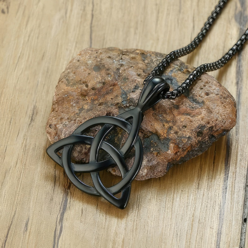 Naszyjnik z zawieszką Węzeł Trójcy - Triquetra 