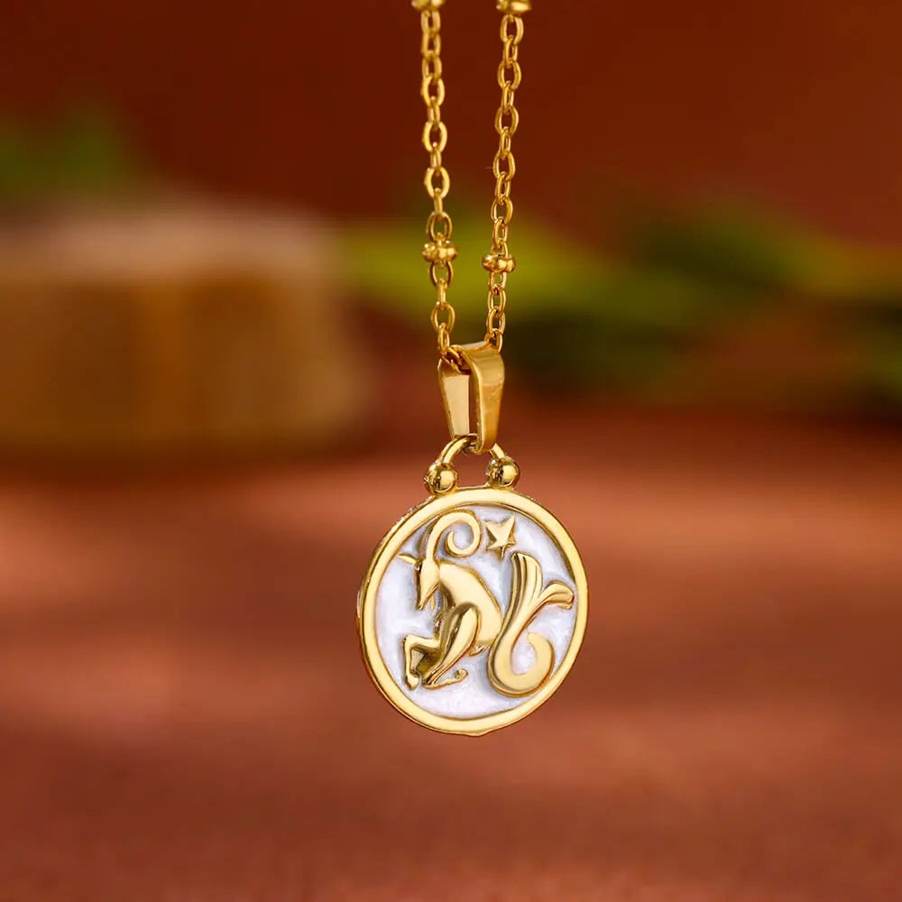 Złoty i biały naszyjnik z zawieszką Znaki Zodiaku 12 Konstelacji koziorożec