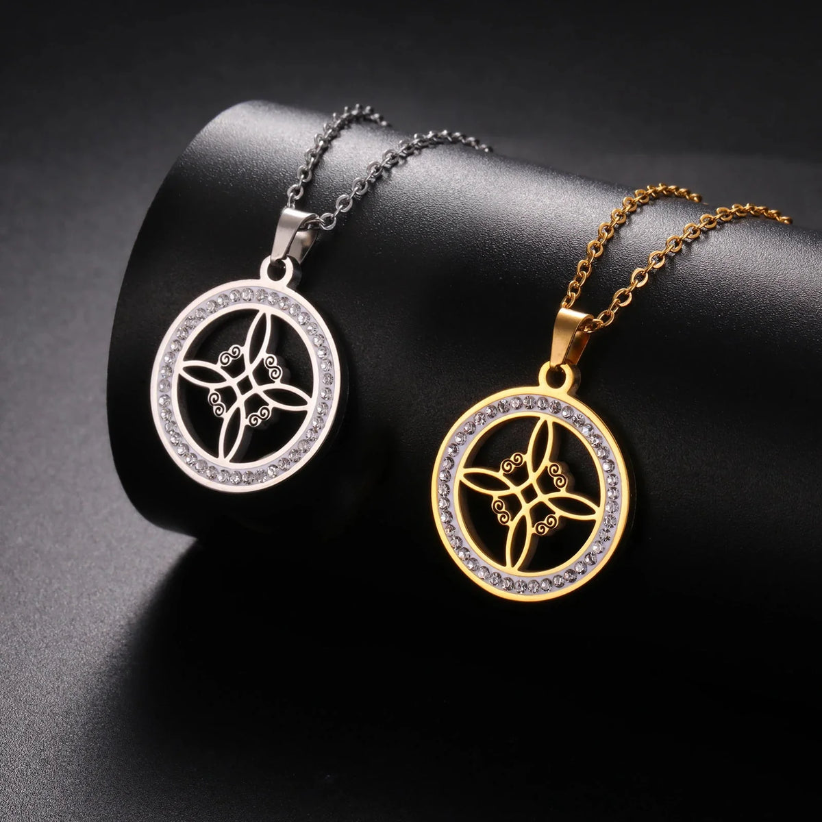Naszyjnik z zawieszką Wicca Węzeł Czarownicy Amulet Ochronny srebrny