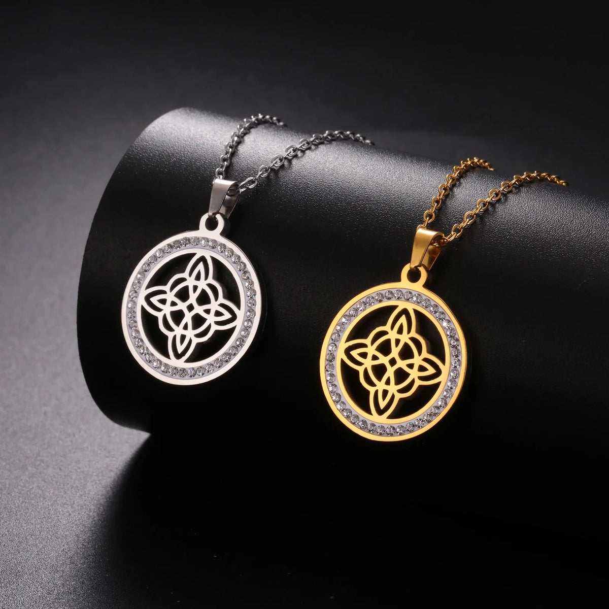 Naszyjnik z zawieszką Wicca Węzeł Czarownicy Amulet Ochronny dla Kobiet złoty