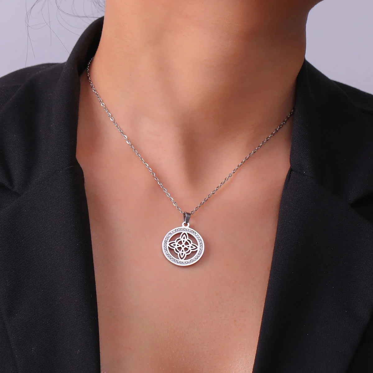 Naszyjnik z zawieszką Wicca Węzeł Czarownicy Amulet Ochronny dla Kobiet srebrny