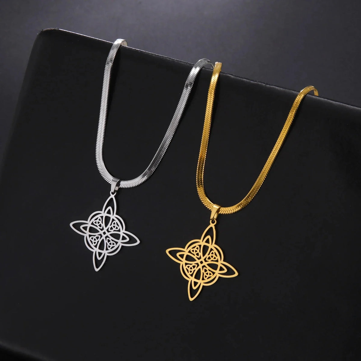 Naszyjnik z zawieszką Wicca Węzeł Czarownicy Kobieta Amulet ochronny złoty