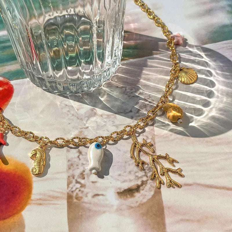 Naszyjnik typu choker z zawieszkami z koralu i muszelek dla kobiet