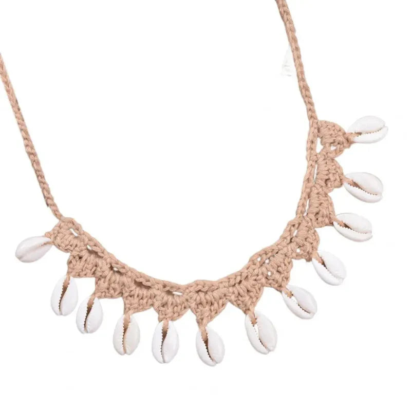 Naszyjnik choker w stylu boho z muszelką kauri