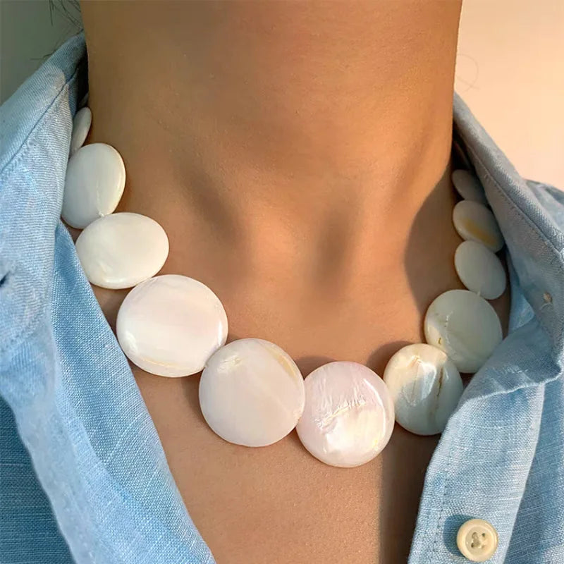 Naszyjnik typu choker z masy perłowej i muszli 1