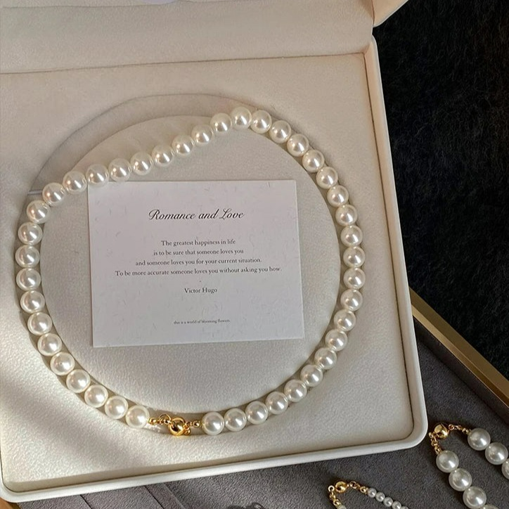 Elegancki naszyjnik choker z białych pereł