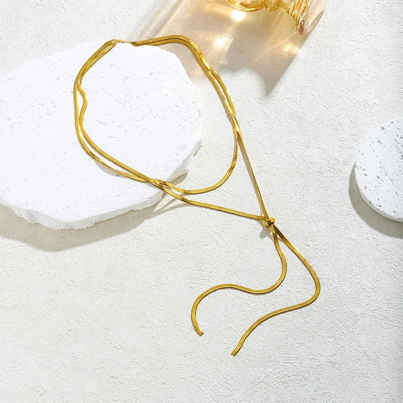 Długi naszyjnik z dekoltem dla kobiet 