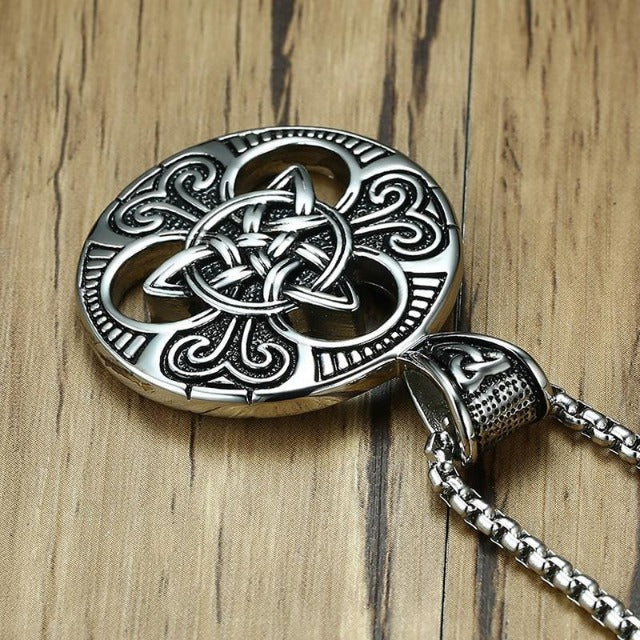 Irlandzki wisiorek Claddagh